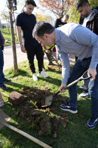 tinerii-din-sectorul-3-planteaza-pentru-viitorul-verde-al-comunitatii-plantare-octombrie-2025-4