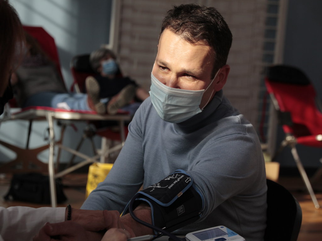 Robert Negoiţă a donat sânge alături de 53 de angajaţi din cadrul Primăriei Sectorului 3