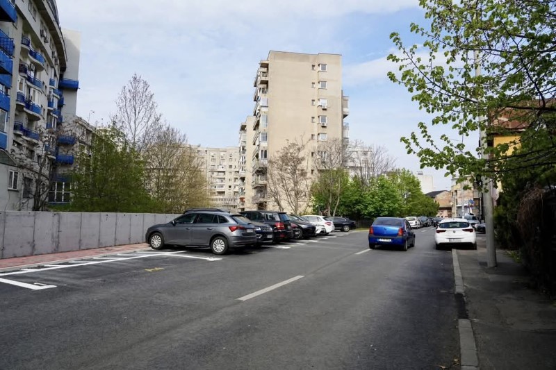 Mai multe locuri de parcare pe strada Maximilian Popper