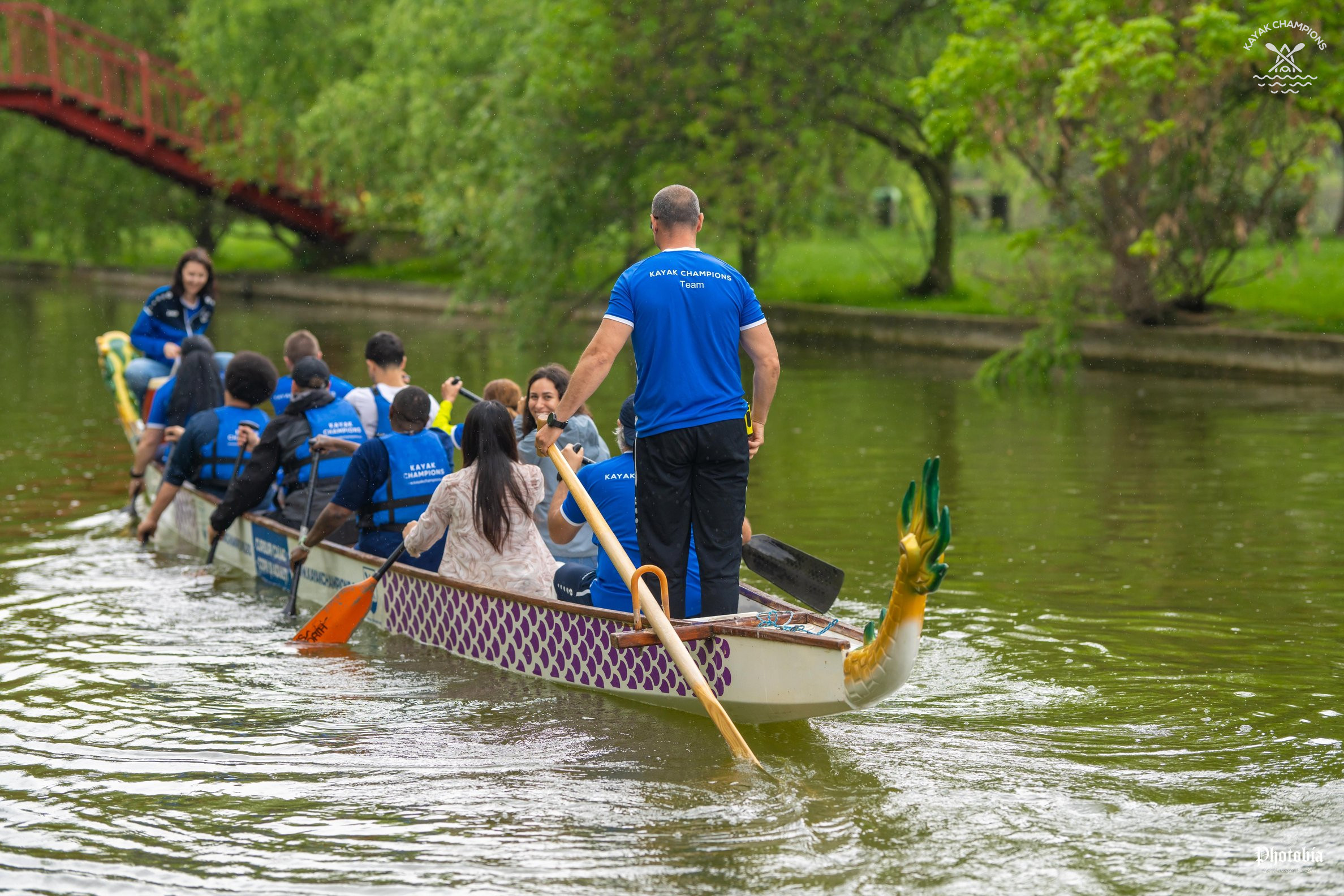 Sportivi paralimpici americani și români au vâslit în caiac  pe Lacul IOR din Parcul Titan