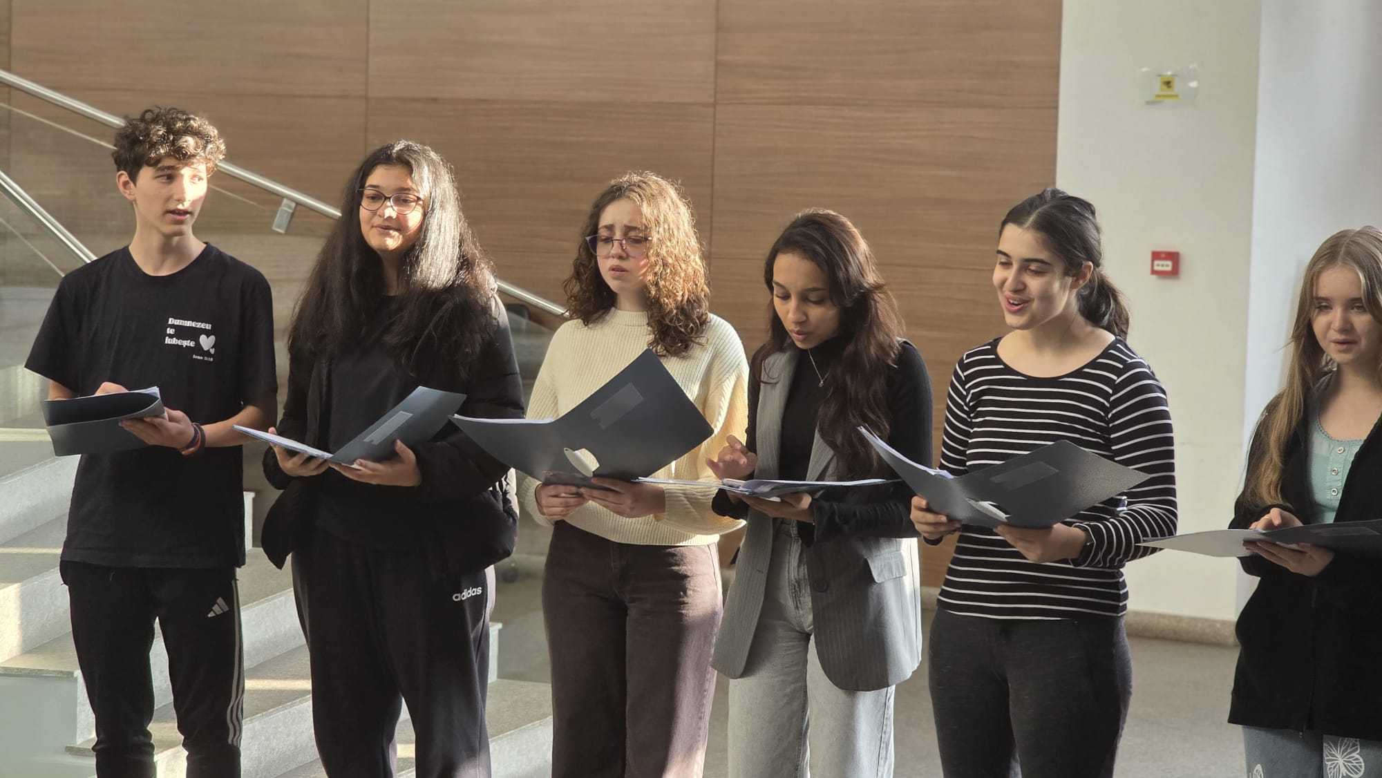 Colindele copiilor au adus spiritul sărbătorilor la Primăria Sectorului 3