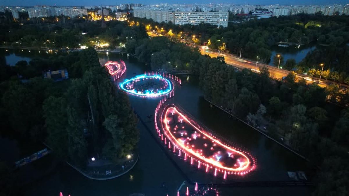Fântânile muzicale din Parcul IOR au revenit cu spectacole de lumini și muzică