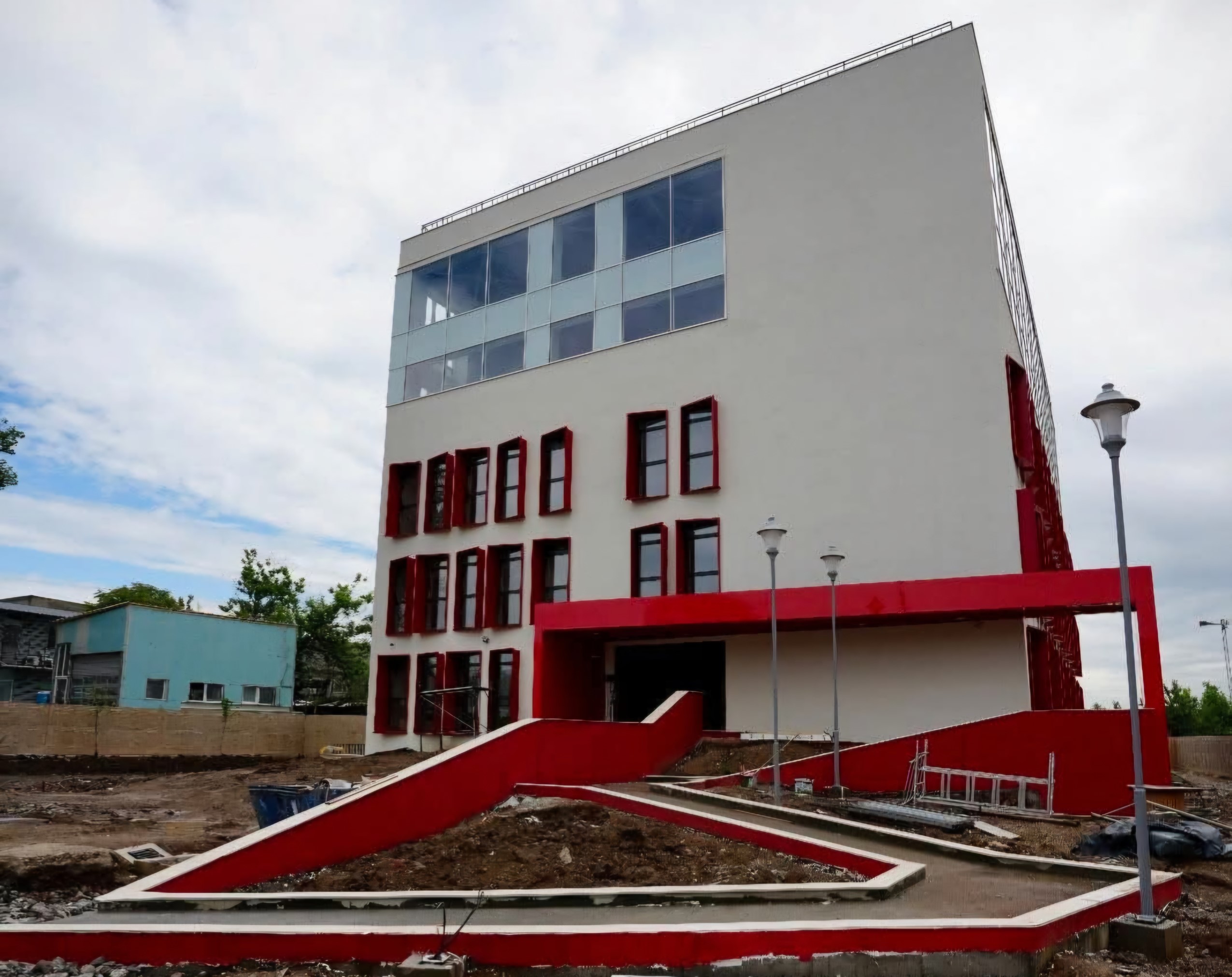 Complexul educațional Victor Brauner, complet funcțional în curând! Ultima etapă: mobilarea sălilor de clasă 