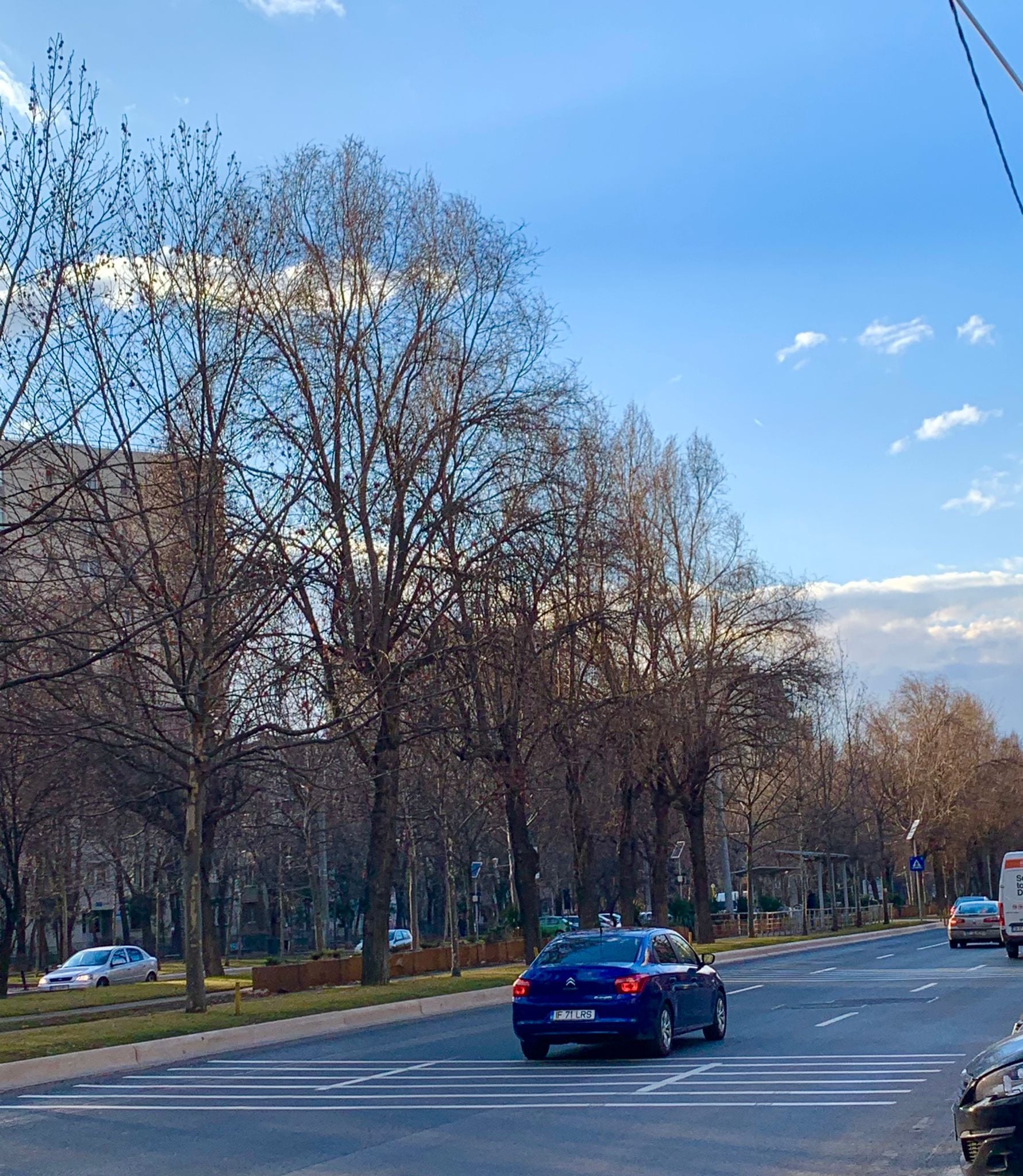 Primăria Sectorului 3 trasează benzi rezonatoare pe străzile cu trafic intens din sector