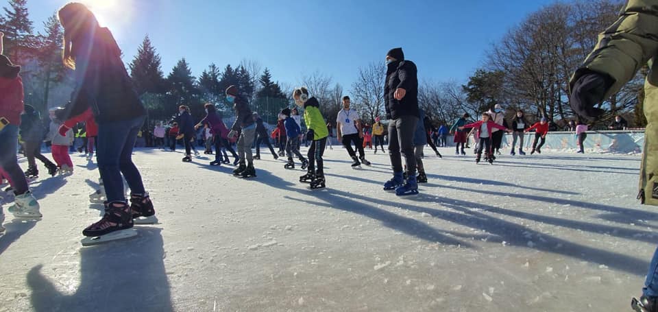 S-a deschis patinoarul din Parcul Alexandru Ioan Cuza