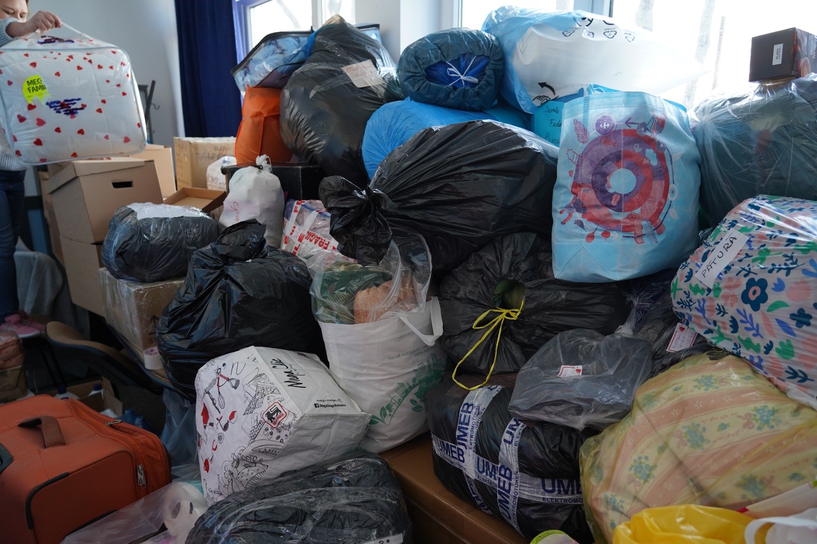 Solidaritate pentru Turcia: Două tone de ajutoare, donate de cetățenii Sectorului 3, au plecat către zonele afectate