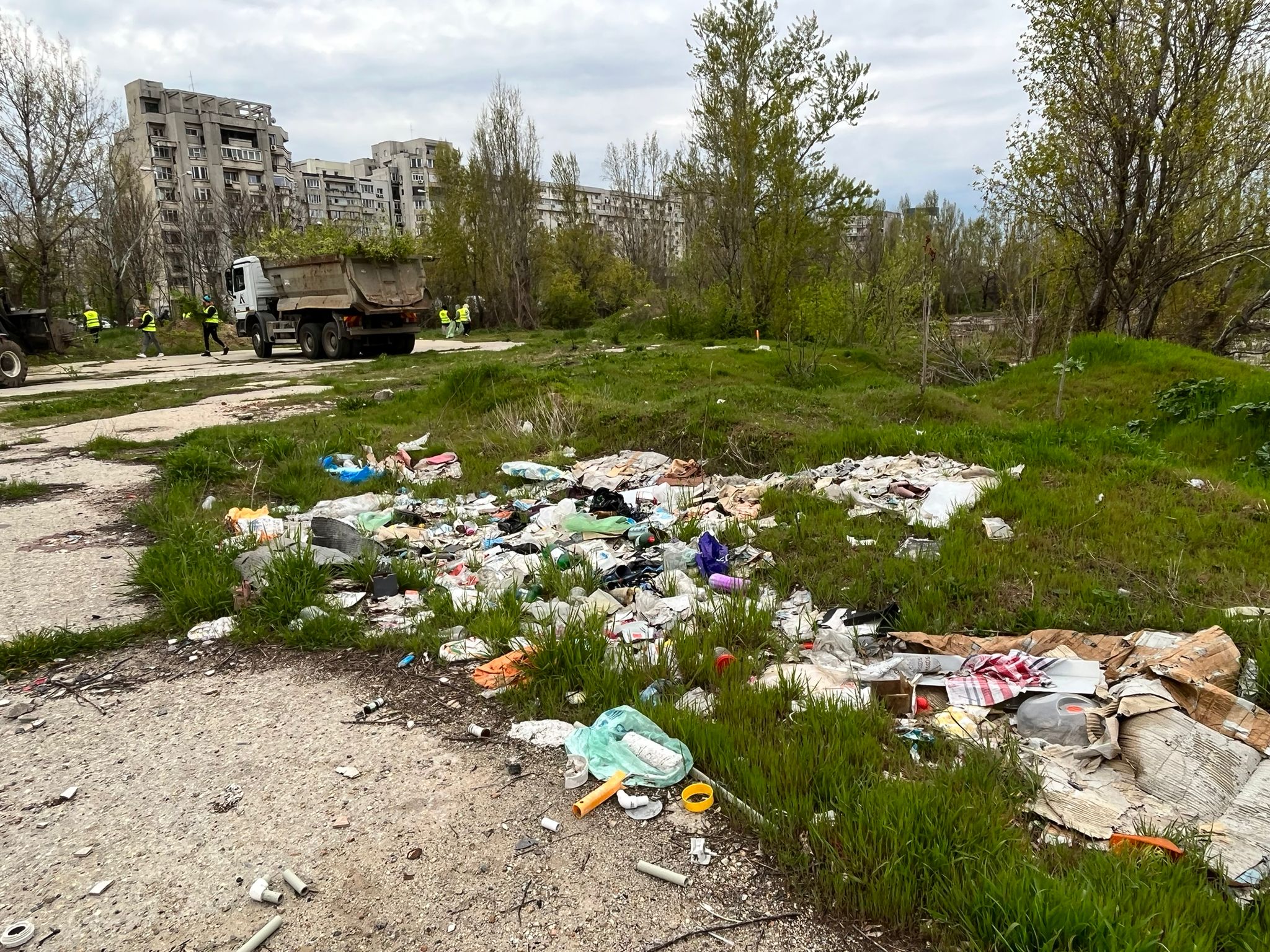 Primăria Sectorului 3 intervine pentru salubrizarea zonei Esplanada, un focar de infecție din centrul Bucureștiului