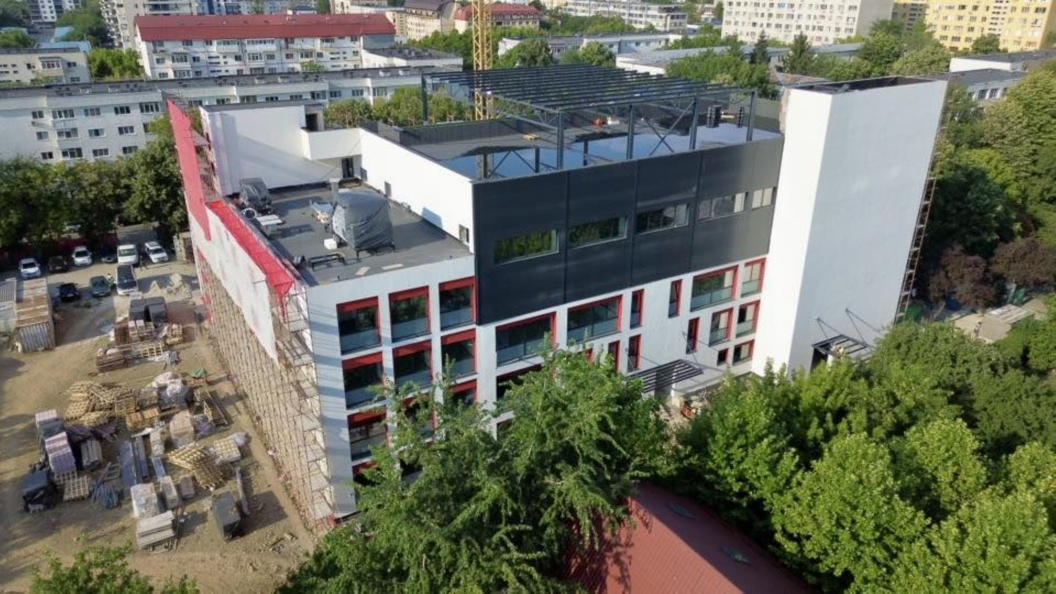 Alte trei unități de învățământ sunt în plin proces de extindere, în Sectorul 3